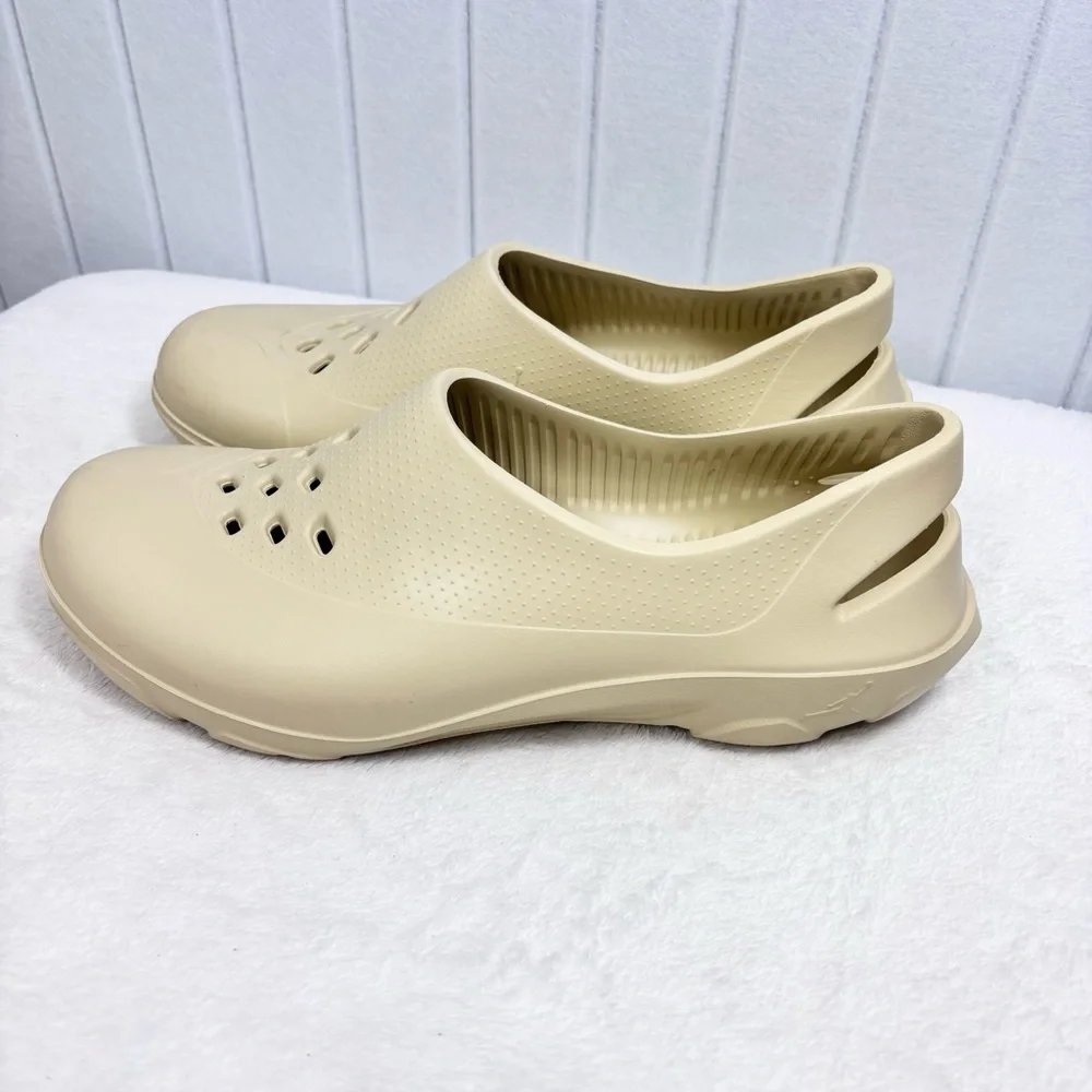 Jordan System.23 Team‎ Gold Men’s Slip On Shoes  Sandals  size 10